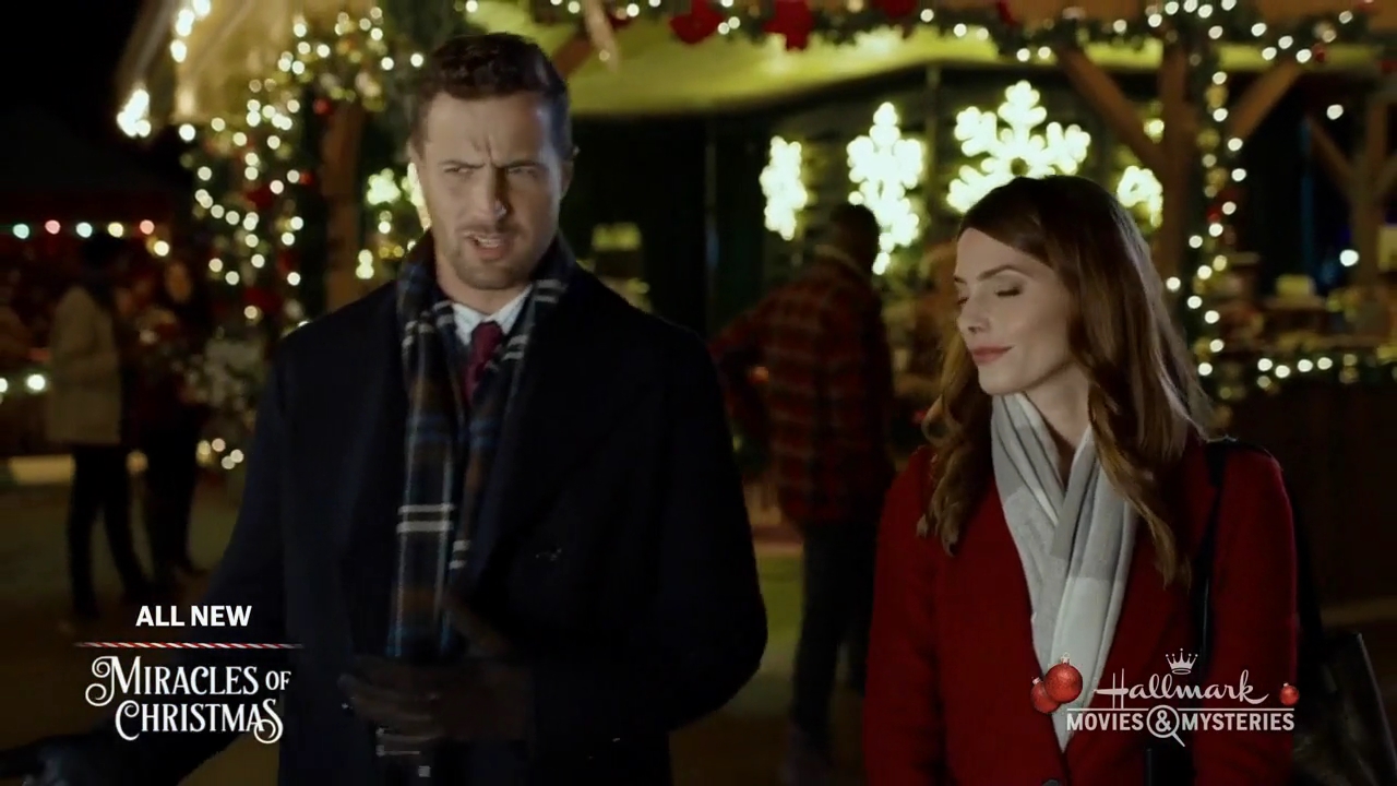 Ashley-Greene-dot-nl_ALittleChristmasCharm1675.jpg