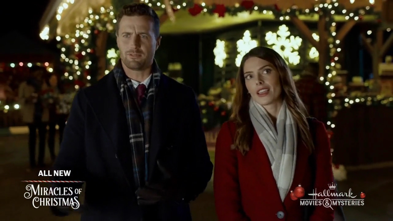 Ashley-Greene-dot-nl_ALittleChristmasCharm1676.jpg