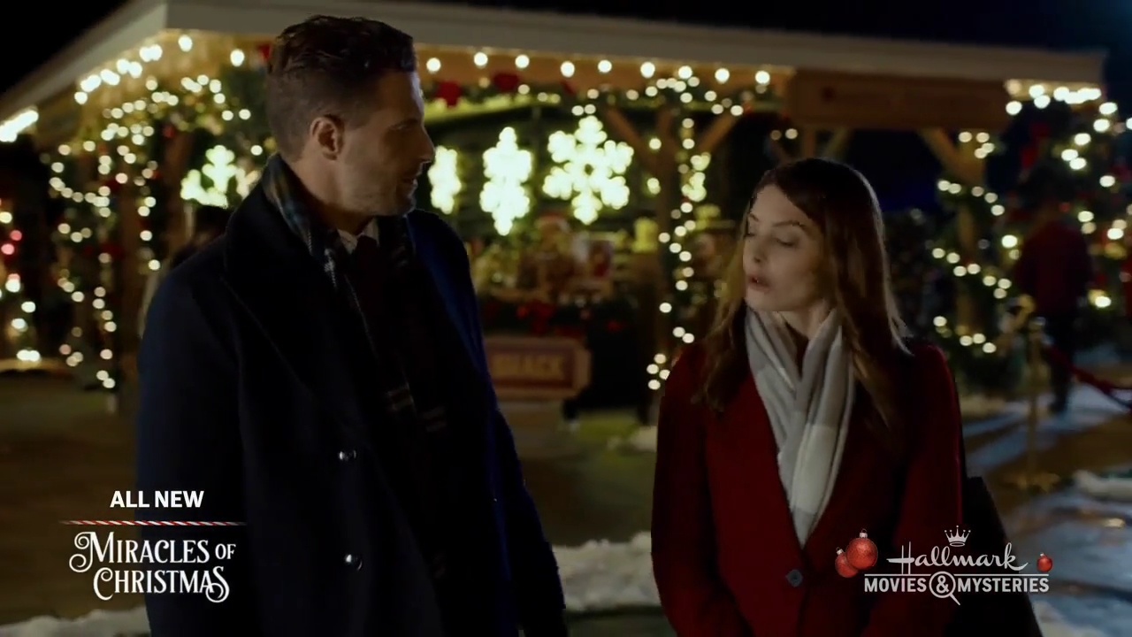 Ashley-Greene-dot-nl_ALittleChristmasCharm1681.jpg