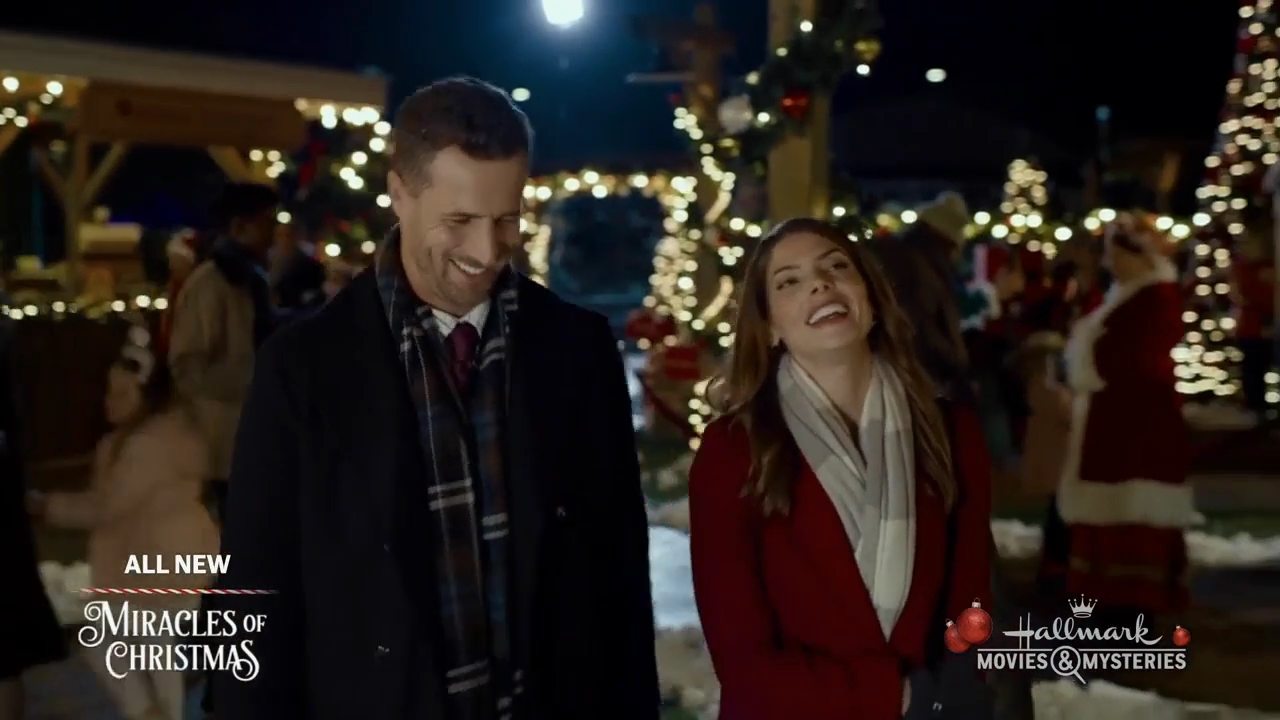 Ashley-Greene-dot-nl_ALittleChristmasCharm1685.jpg
