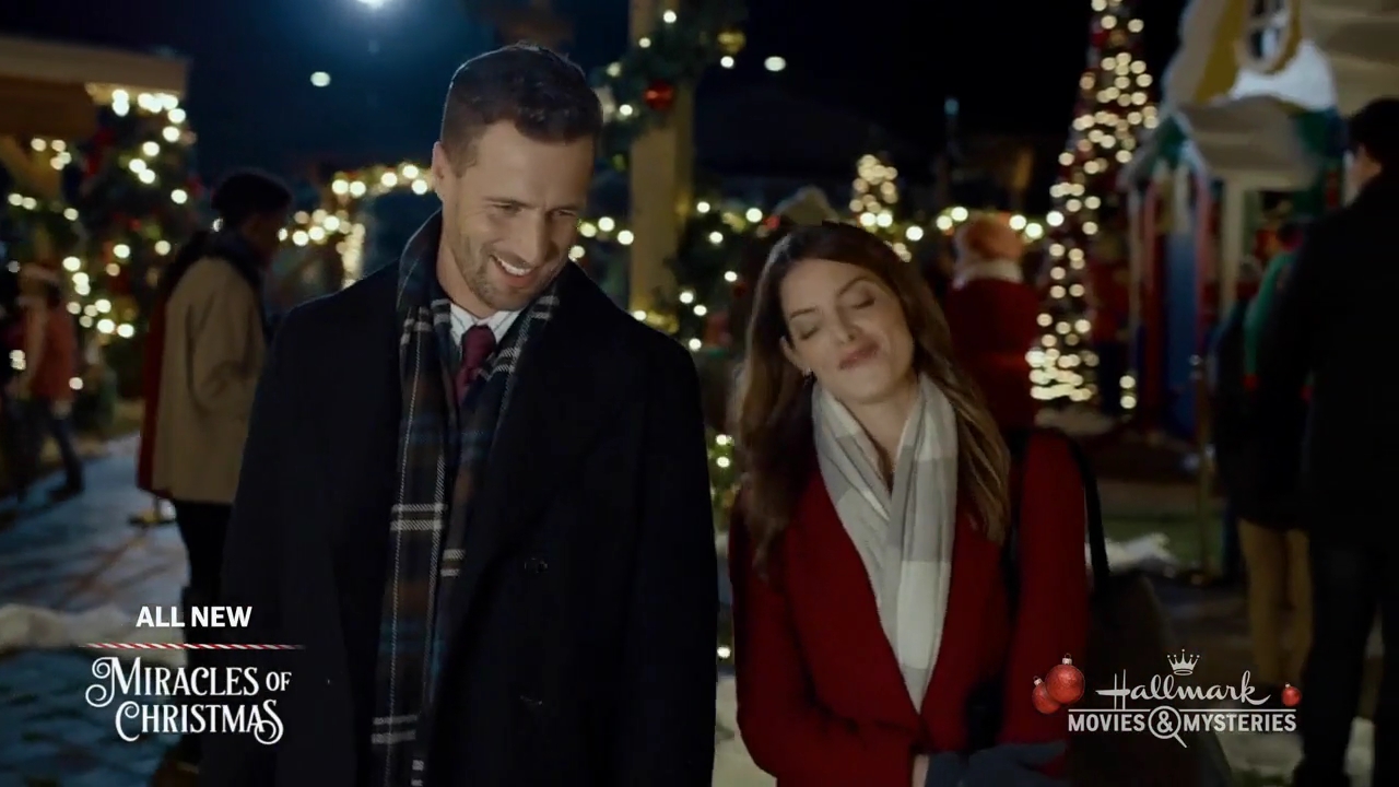 Ashley-Greene-dot-nl_ALittleChristmasCharm1686.jpg