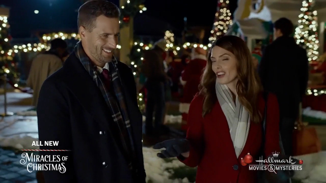 Ashley-Greene-dot-nl_ALittleChristmasCharm1687.jpg