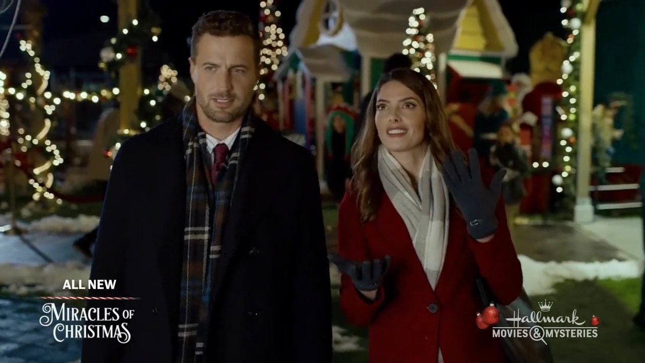 Ashley-Greene-dot-nl_ALittleChristmasCharm1690.jpg