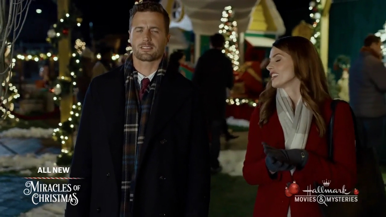 Ashley-Greene-dot-nl_ALittleChristmasCharm1691.jpg