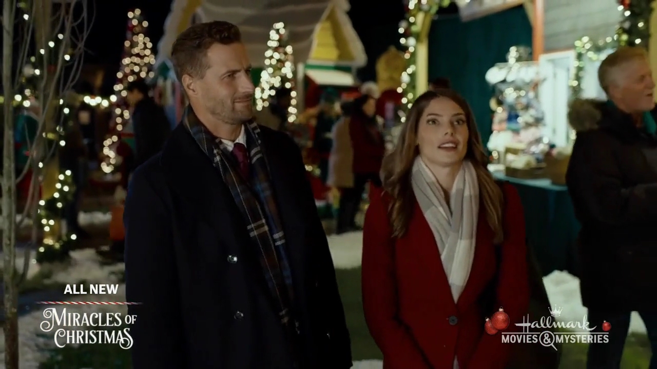 Ashley-Greene-dot-nl_ALittleChristmasCharm1695.jpg