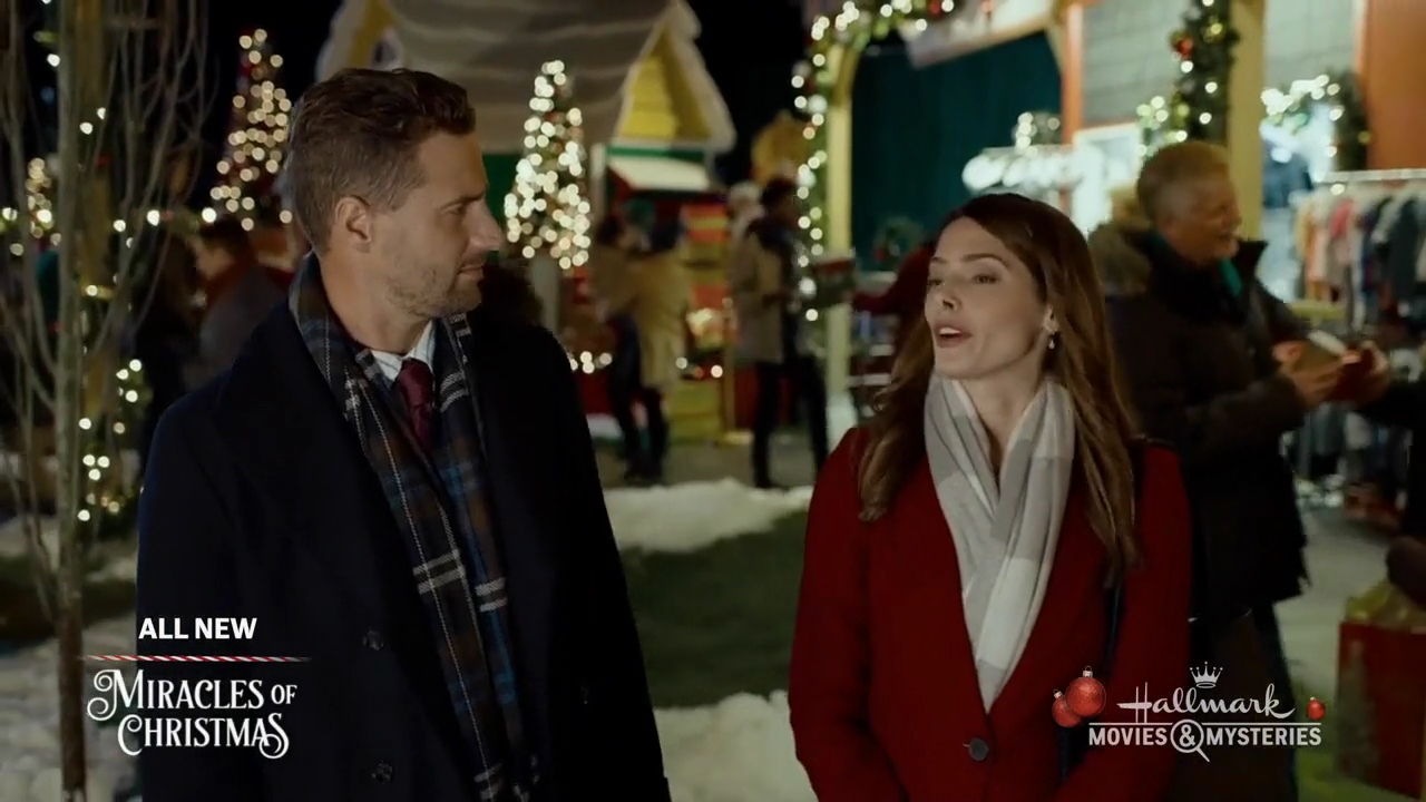 Ashley-Greene-dot-nl_ALittleChristmasCharm1698.jpg