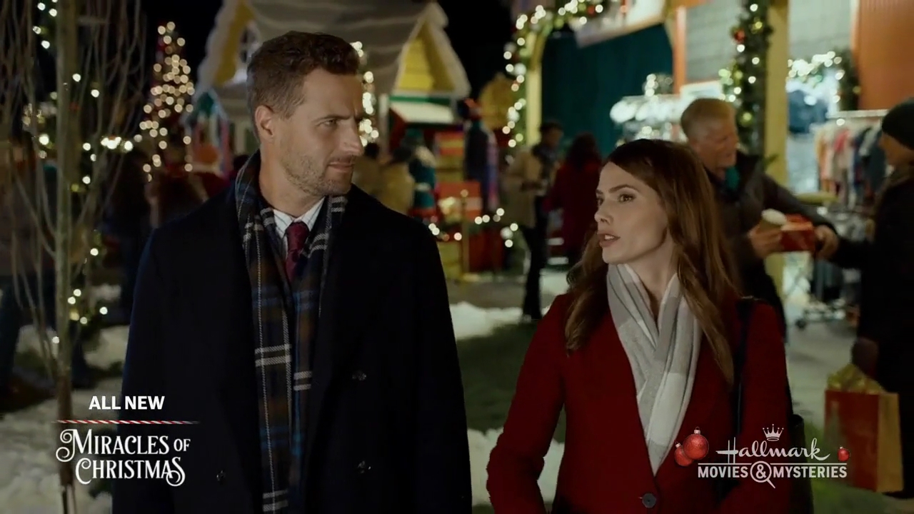 Ashley-Greene-dot-nl_ALittleChristmasCharm1699.jpg