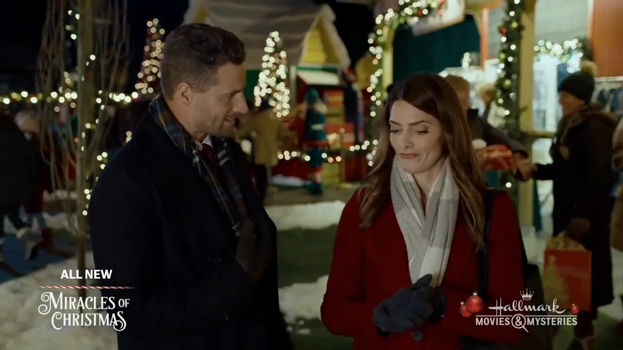 Ashley-Greene-dot-nl_ALittleChristmasCharm1701.jpg