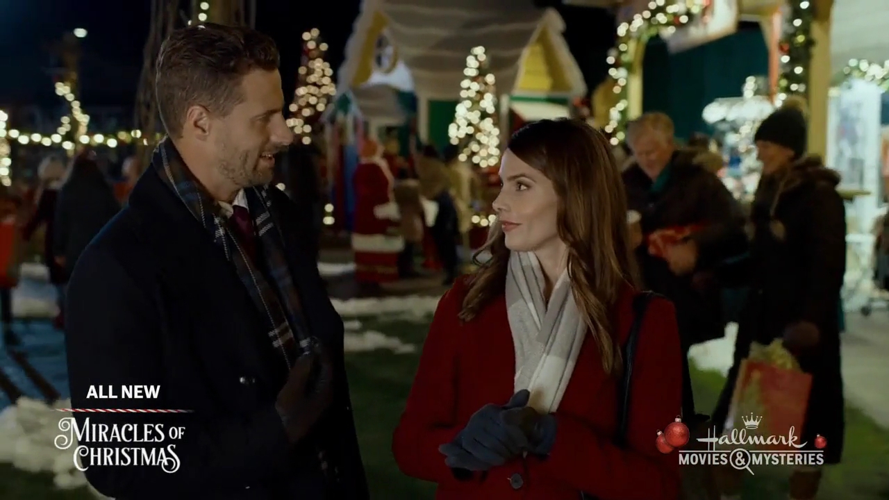 Ashley-Greene-dot-nl_ALittleChristmasCharm1702.jpg