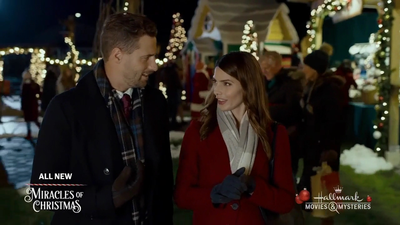 Ashley-Greene-dot-nl_ALittleChristmasCharm1703.jpg