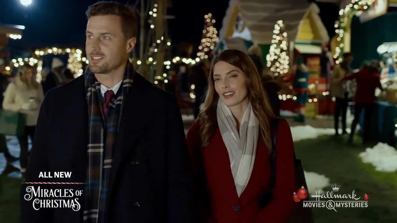 Ashley-Greene-dot-nl_ALittleChristmasCharm1704.jpg