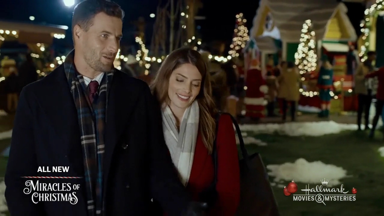 Ashley-Greene-dot-nl_ALittleChristmasCharm1705.jpg