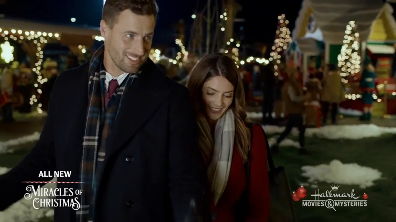 Ashley-Greene-dot-nl_ALittleChristmasCharm1706.jpg