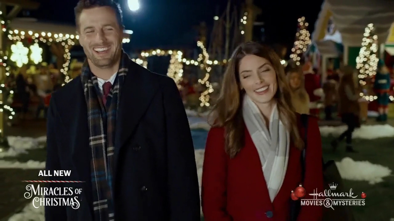 Ashley-Greene-dot-nl_ALittleChristmasCharm1707.jpg
