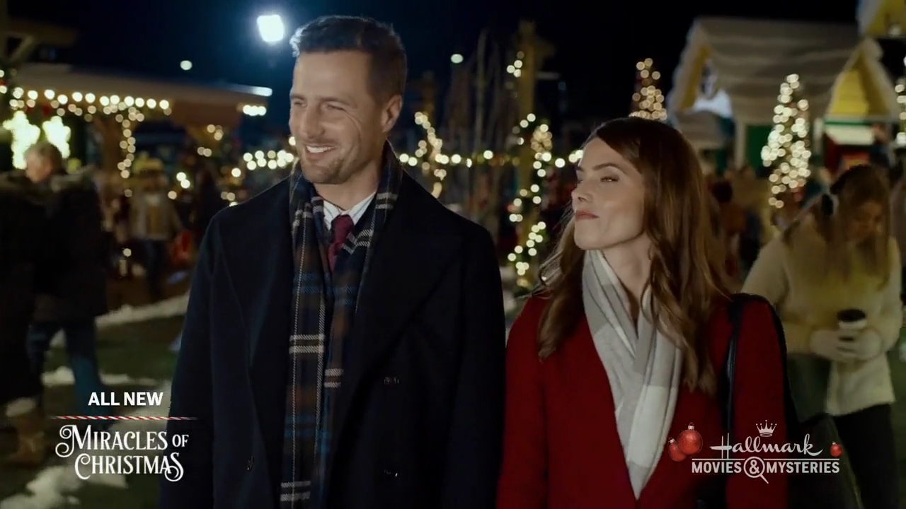 Ashley-Greene-dot-nl_ALittleChristmasCharm1709.jpg