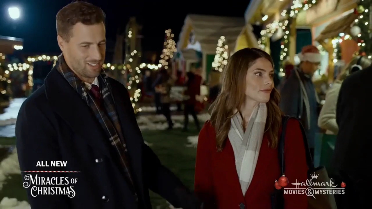 Ashley-Greene-dot-nl_ALittleChristmasCharm1714.jpg