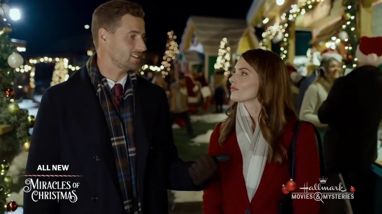Ashley-Greene-dot-nl_ALittleChristmasCharm1716.jpg