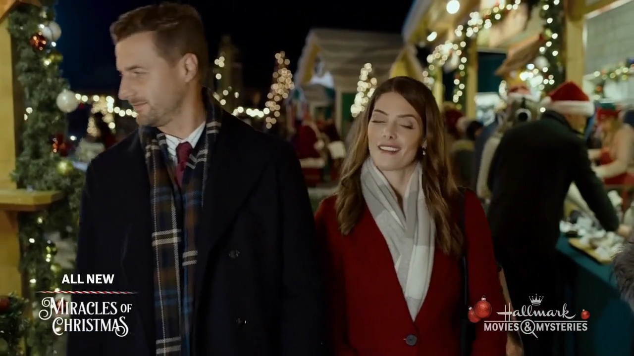 Ashley-Greene-dot-nl_ALittleChristmasCharm1718.jpg