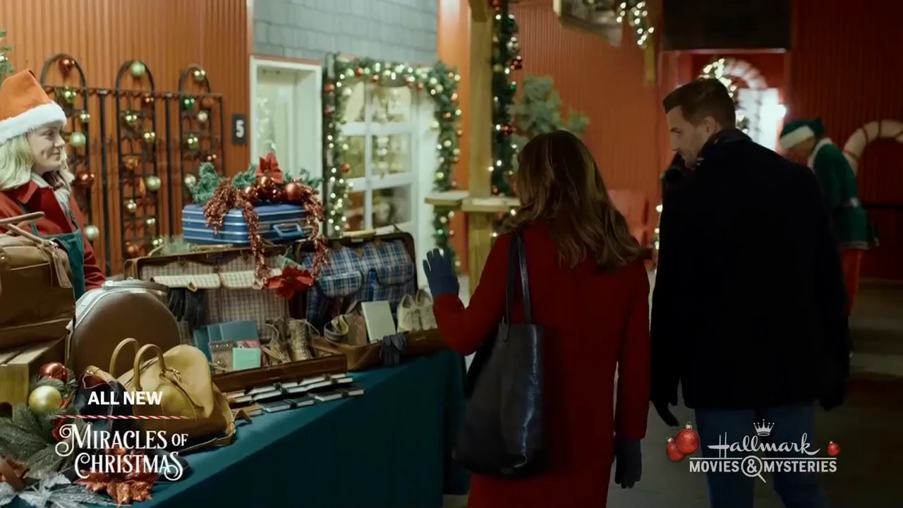 Ashley-Greene-dot-nl_ALittleChristmasCharm1735.jpg