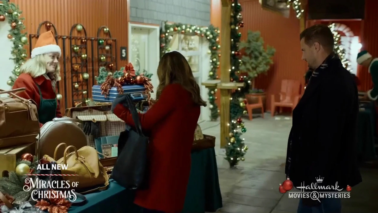 Ashley-Greene-dot-nl_ALittleChristmasCharm1739.jpg