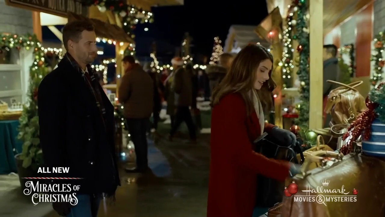 Ashley-Greene-dot-nl_ALittleChristmasCharm1741.jpg
