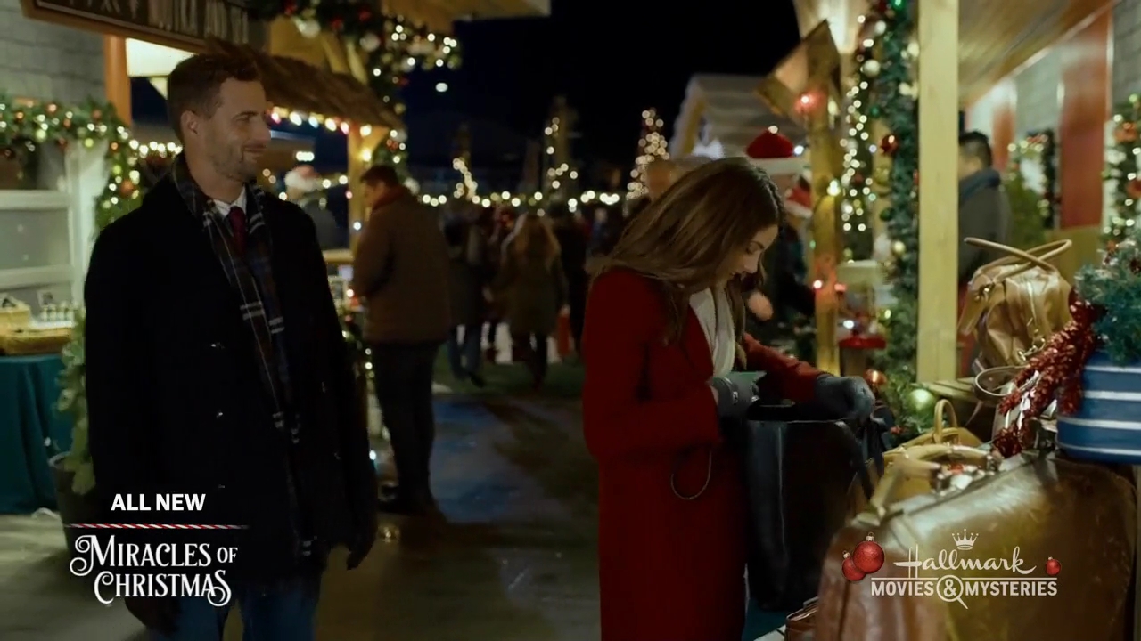 Ashley-Greene-dot-nl_ALittleChristmasCharm1743.jpg