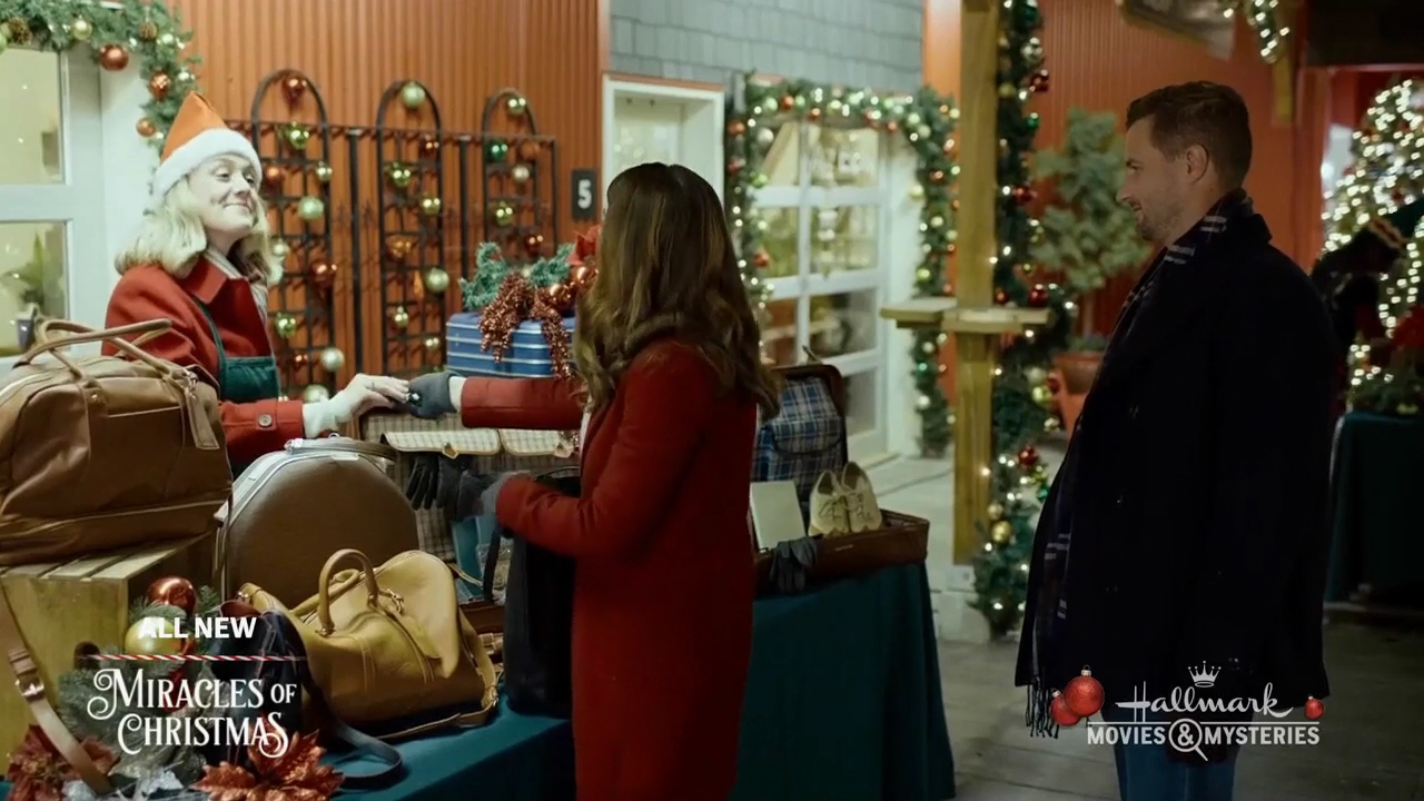 Ashley-Greene-dot-nl_ALittleChristmasCharm1744.jpg
