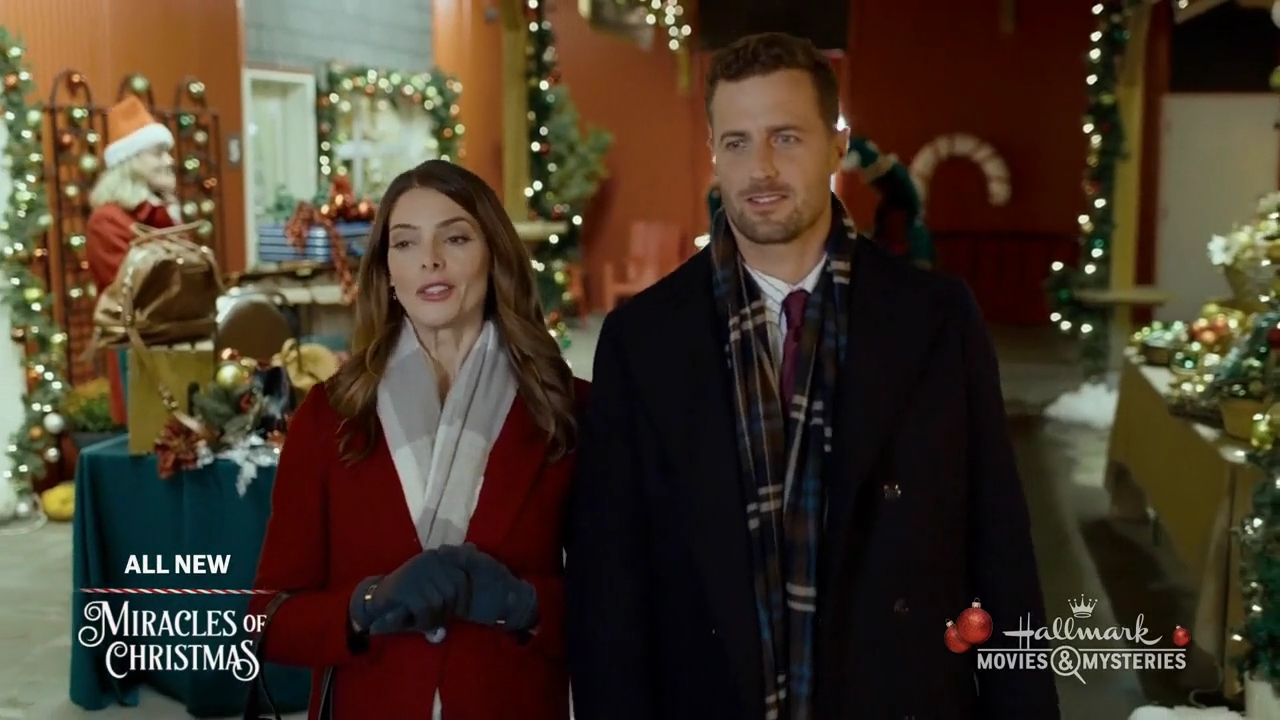 Ashley-Greene-dot-nl_ALittleChristmasCharm1755.jpg