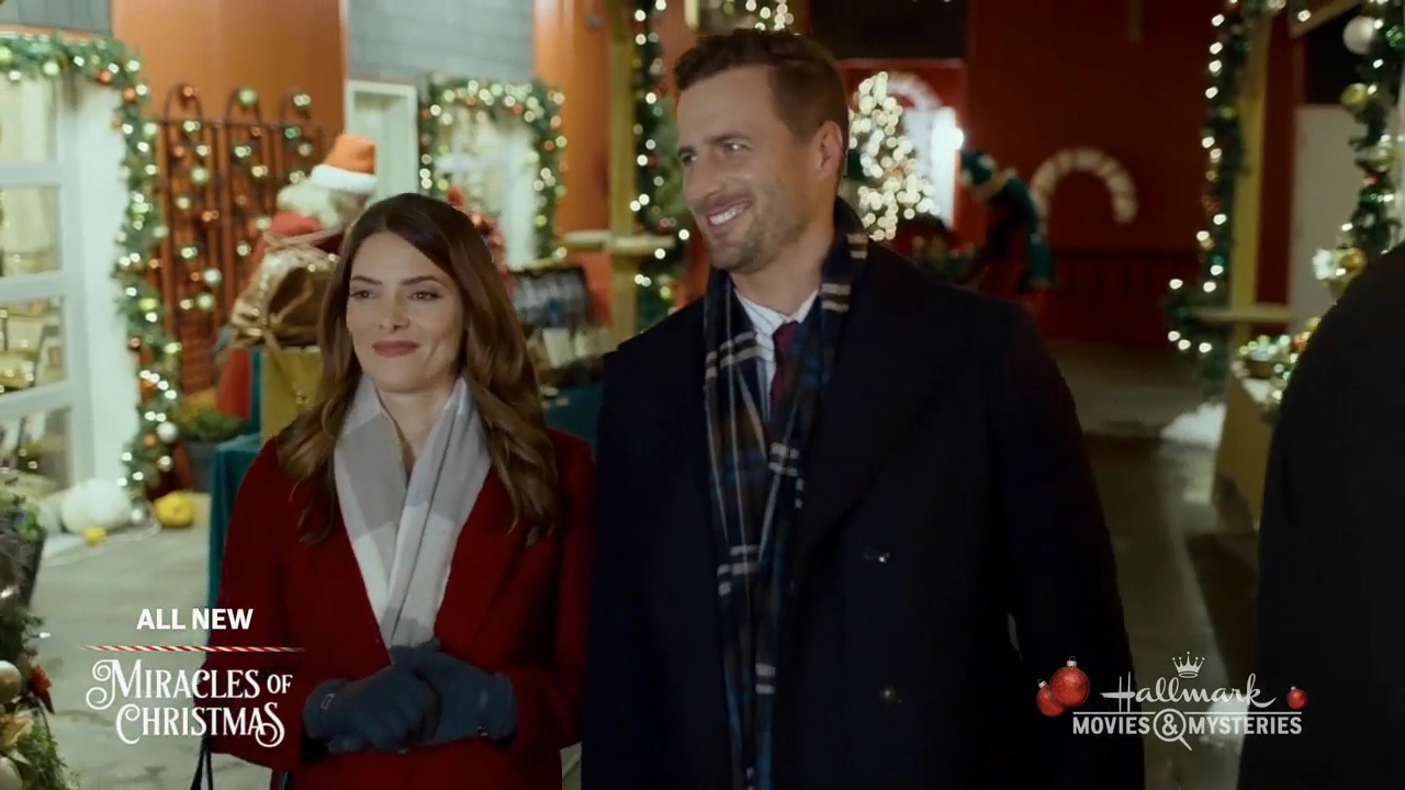 Ashley-Greene-dot-nl_ALittleChristmasCharm1757.jpg