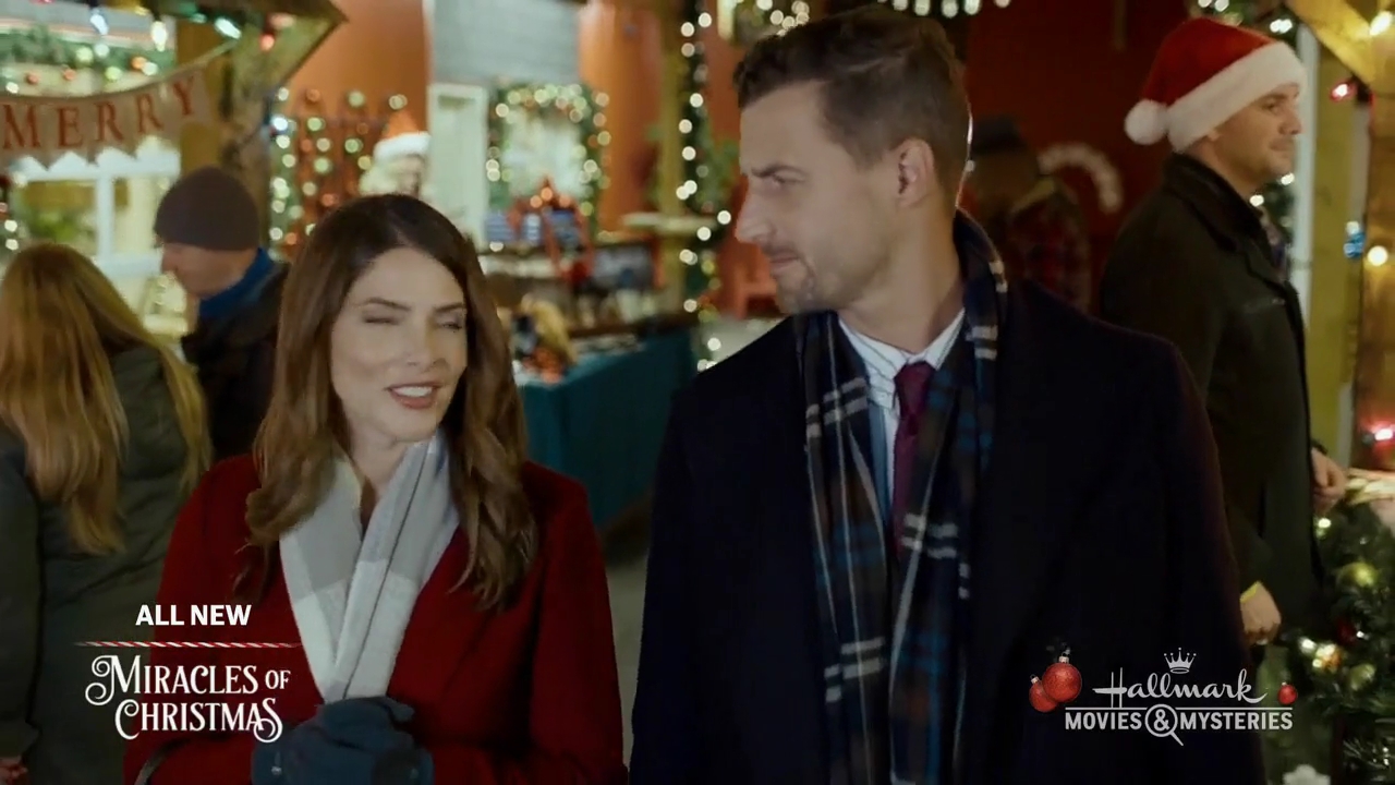 Ashley-Greene-dot-nl_ALittleChristmasCharm1761.jpg
