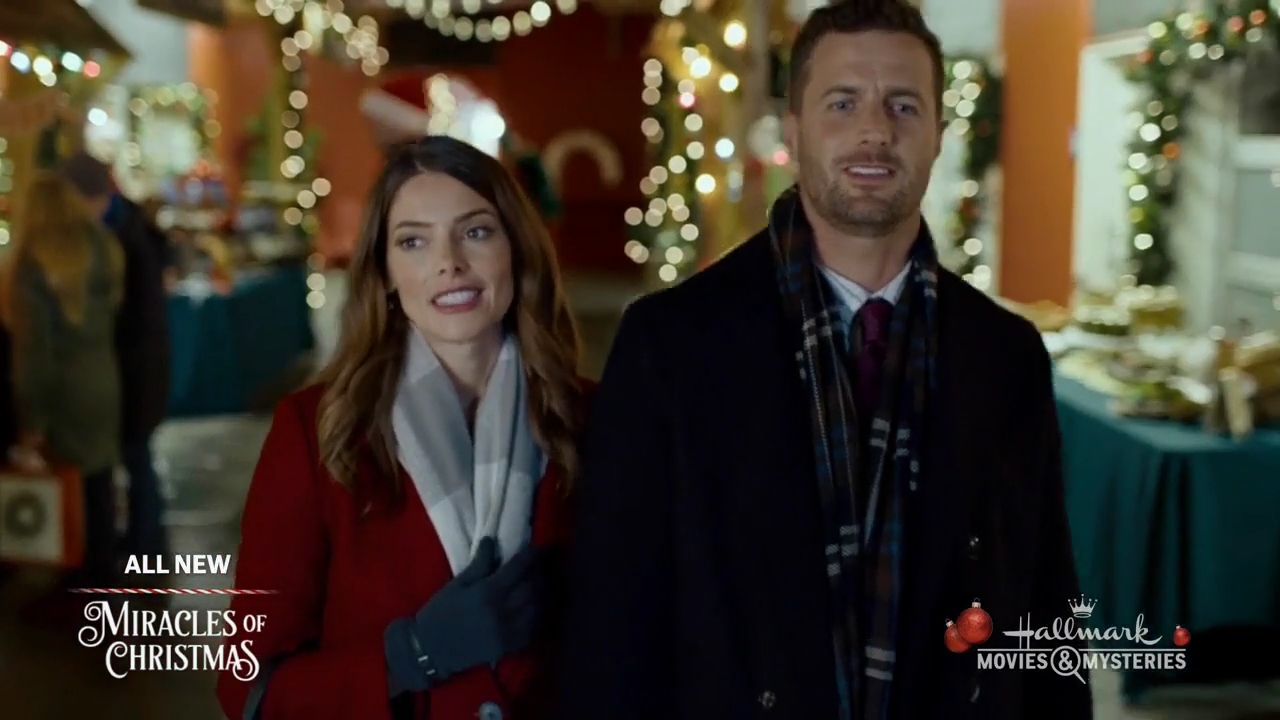 Ashley-Greene-dot-nl_ALittleChristmasCharm1767.jpg