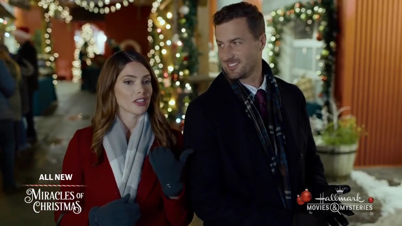 Ashley-Greene-dot-nl_ALittleChristmasCharm1771.jpg