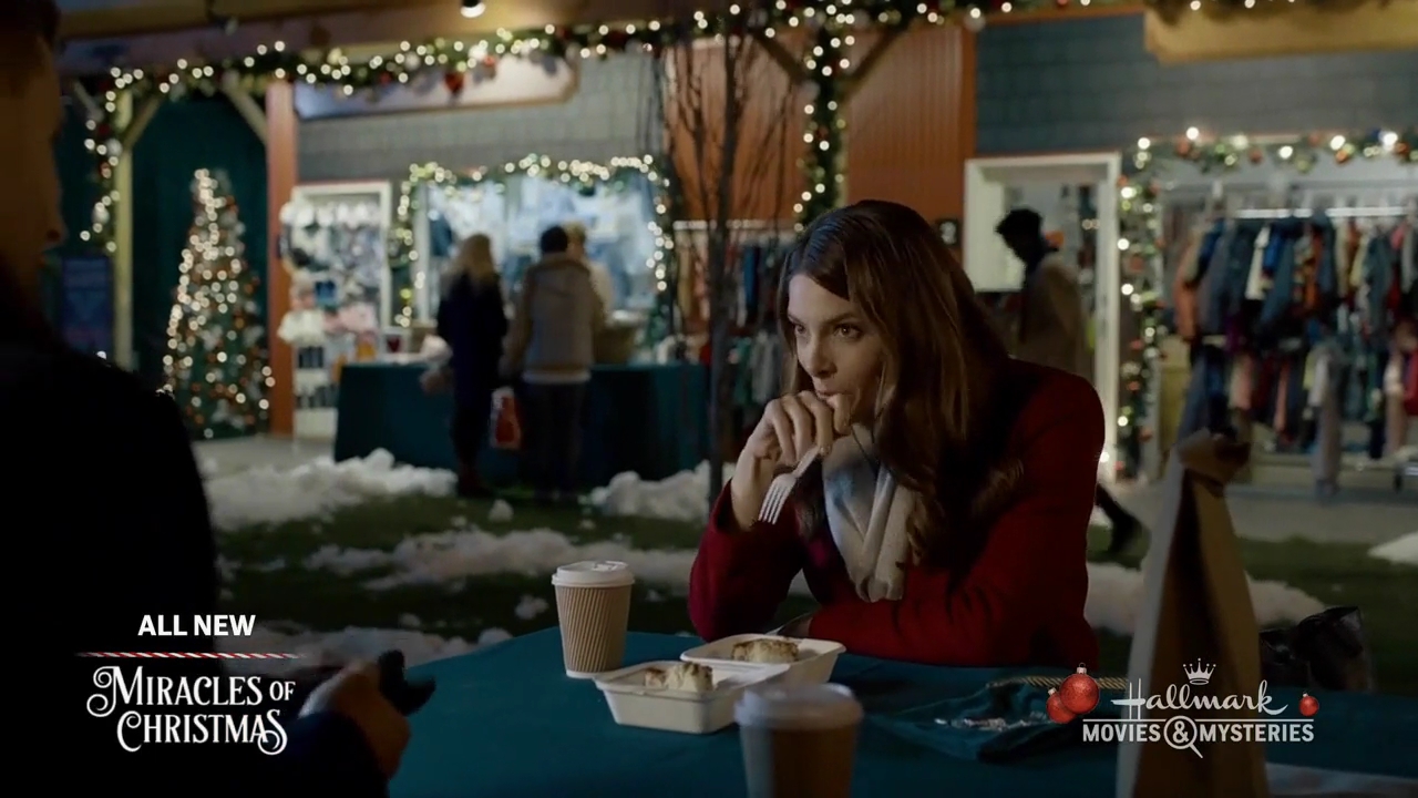 Ashley-Greene-dot-nl_ALittleChristmasCharm1791.jpg