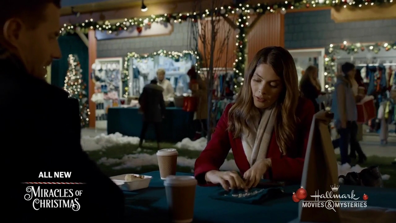 Ashley-Greene-dot-nl_ALittleChristmasCharm1823.jpg