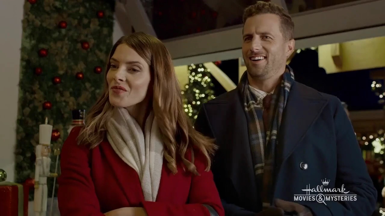 Ashley-Greene-dot-nl_ALittleChristmasCharm1921.jpg