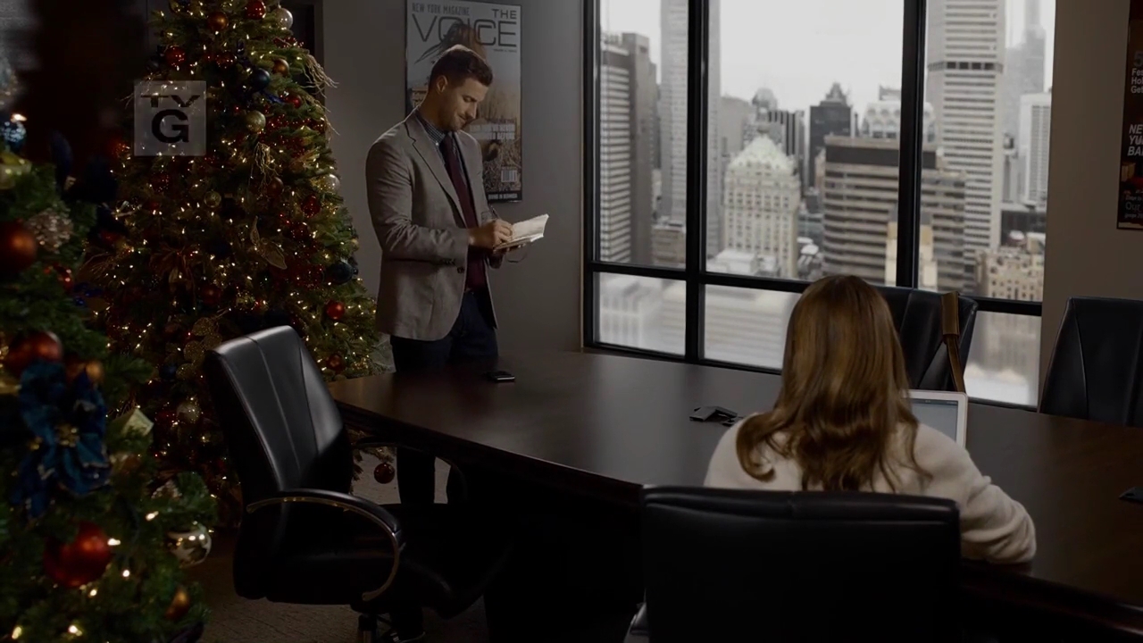 Ashley-Greene-dot-nl_ALittleChristmasCharm1947.jpg