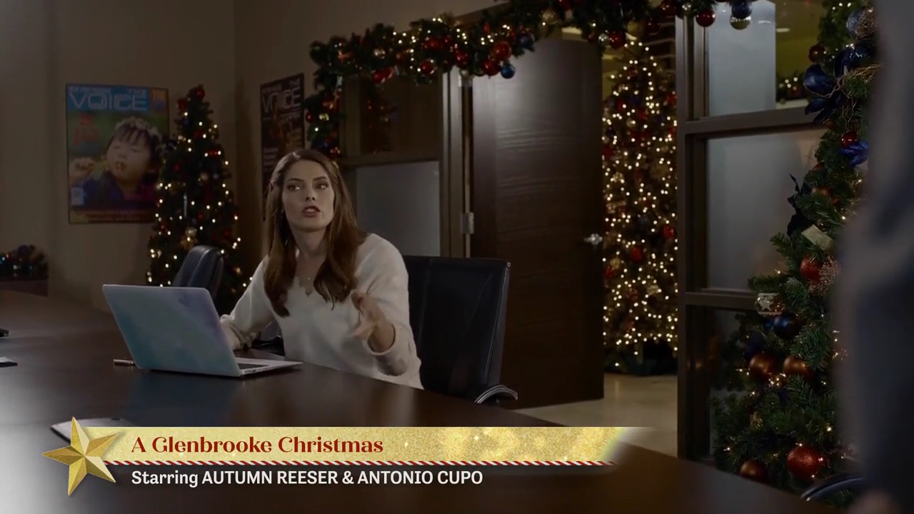 Ashley-Greene-dot-nl_ALittleChristmasCharm1953.jpg