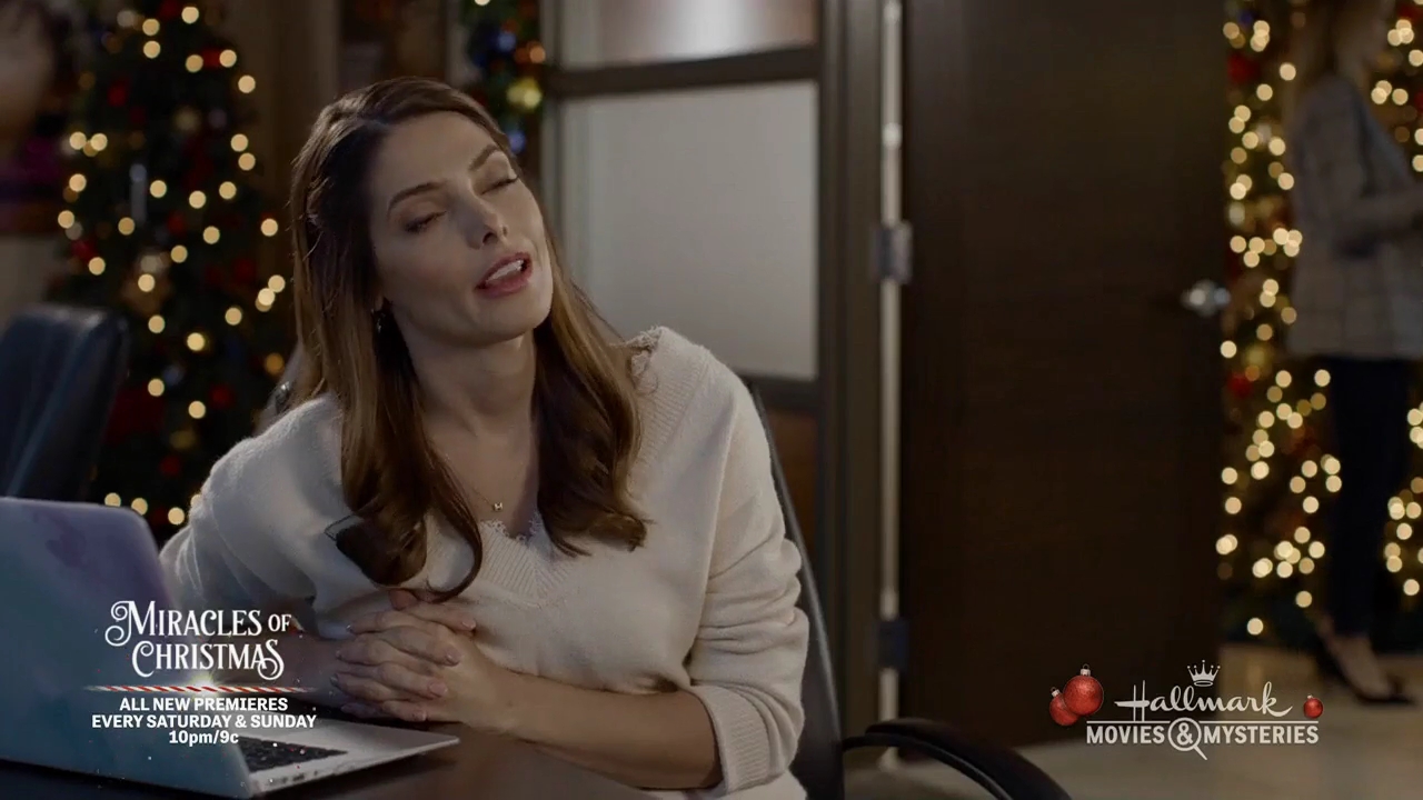 Ashley-Greene-dot-nl_ALittleChristmasCharm1979.jpg