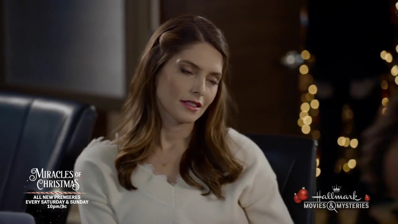Ashley-Greene-dot-nl_ALittleChristmasCharm1986.jpg