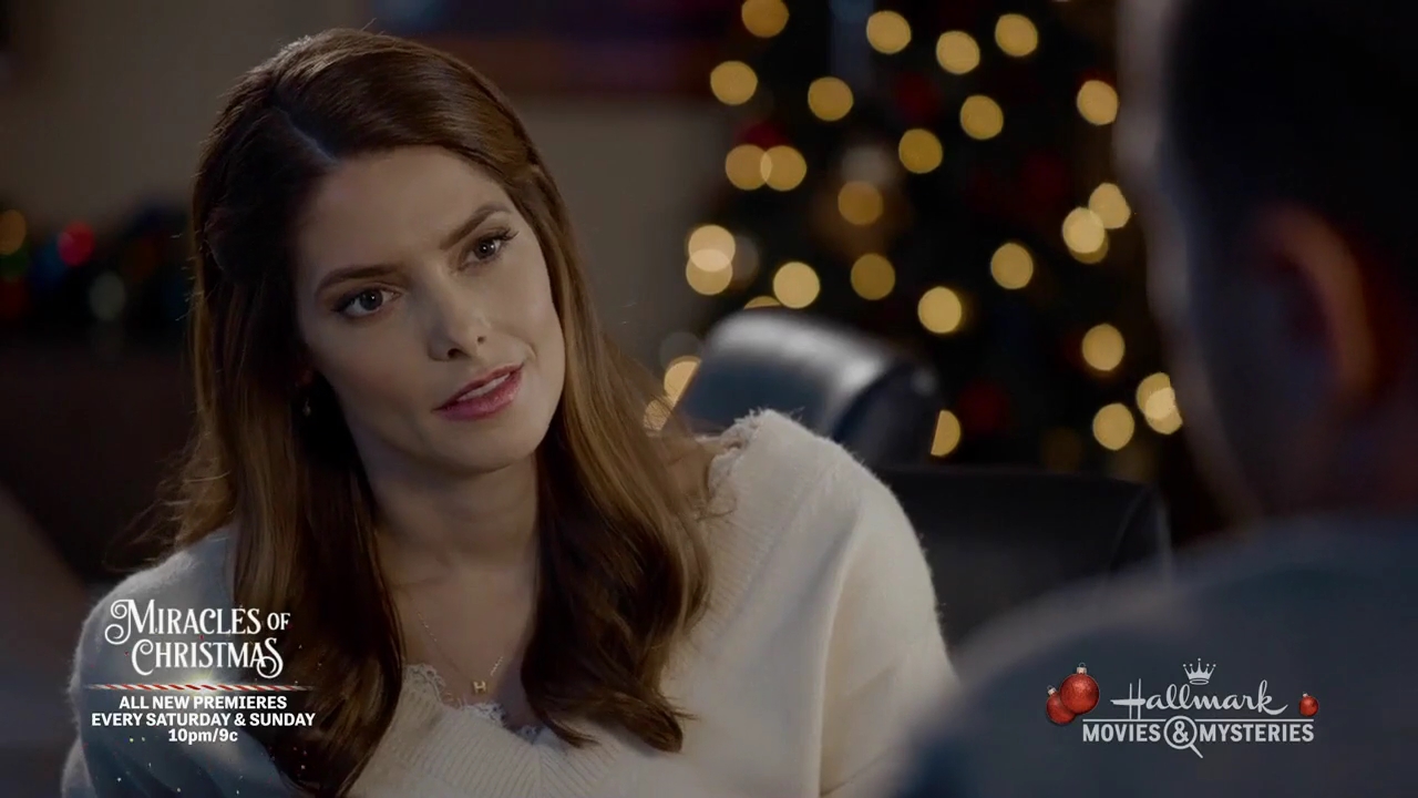 Ashley-Greene-dot-nl_ALittleChristmasCharm2017.jpg