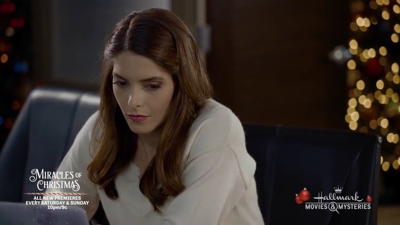 Ashley-Greene-dot-nl_ALittleChristmasCharm2035.jpg