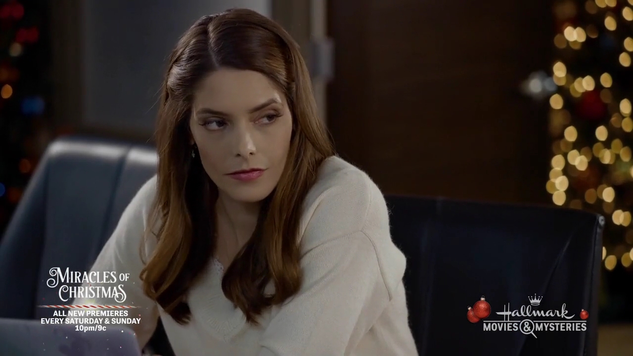 Ashley-Greene-dot-nl_ALittleChristmasCharm2036.jpg