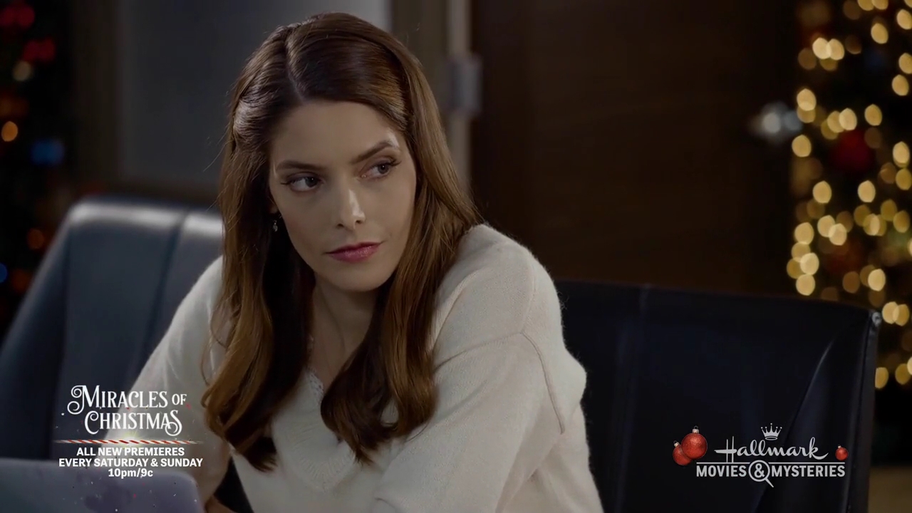Ashley-Greene-dot-nl_ALittleChristmasCharm2037.jpg