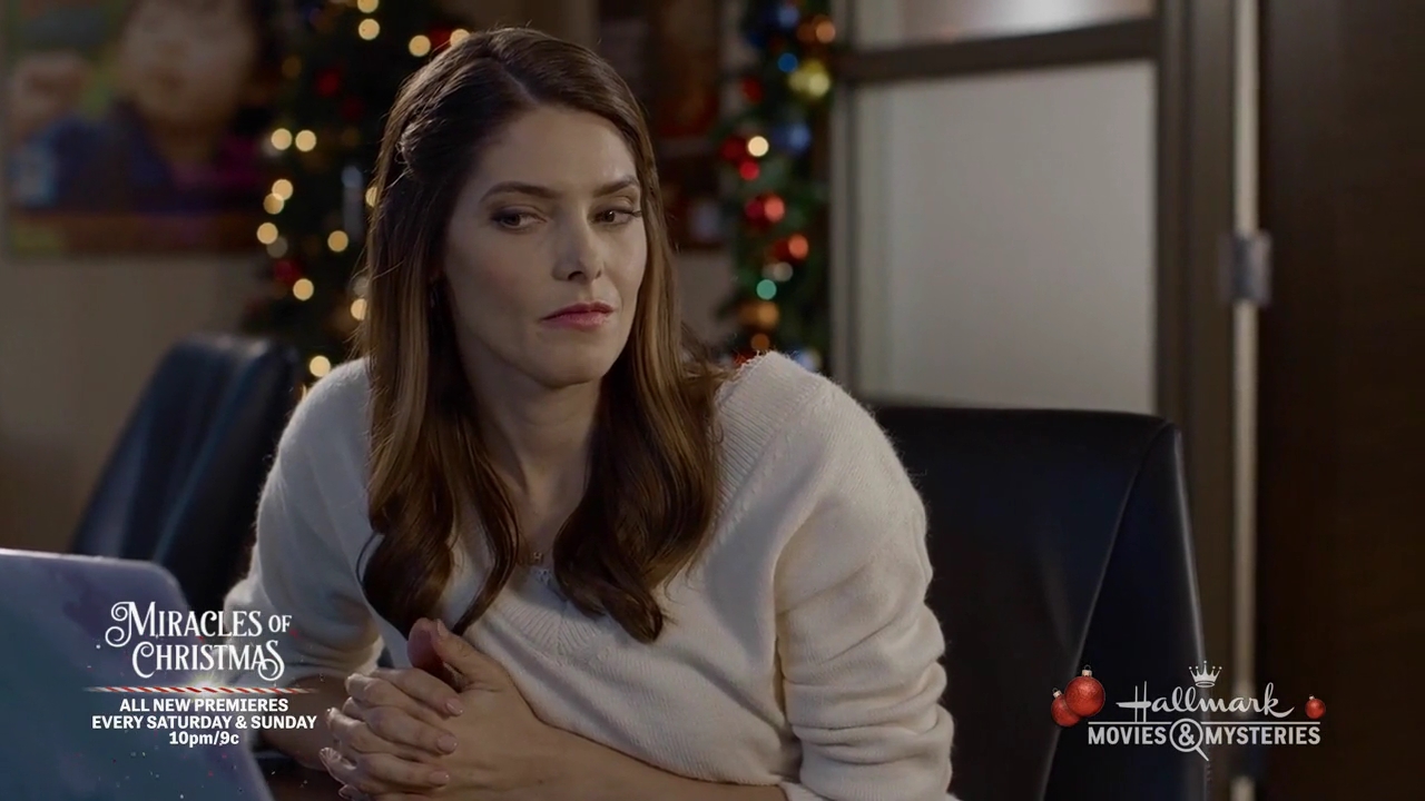 Ashley-Greene-dot-nl_ALittleChristmasCharm2061.jpg
