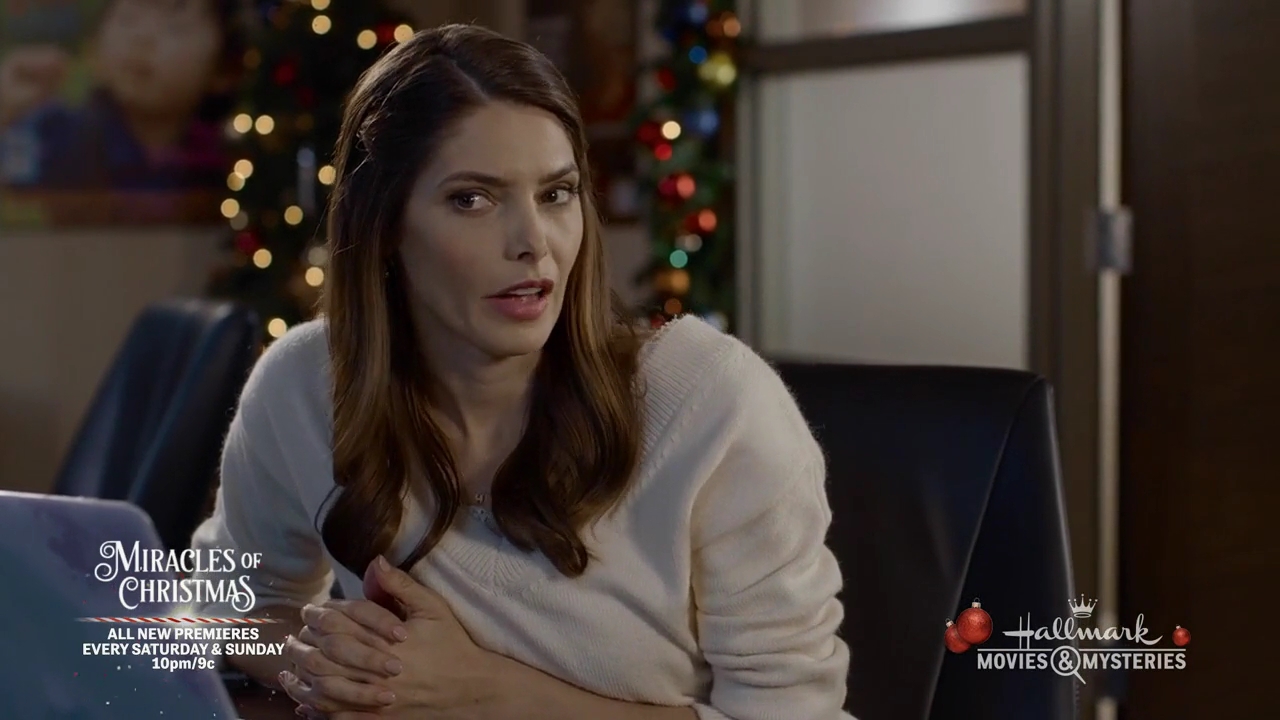 Ashley-Greene-dot-nl_ALittleChristmasCharm2062.jpg