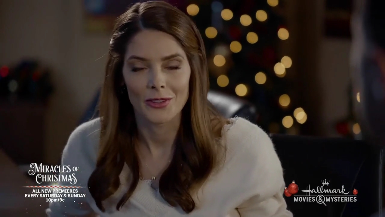 Ashley-Greene-dot-nl_ALittleChristmasCharm2066.jpg