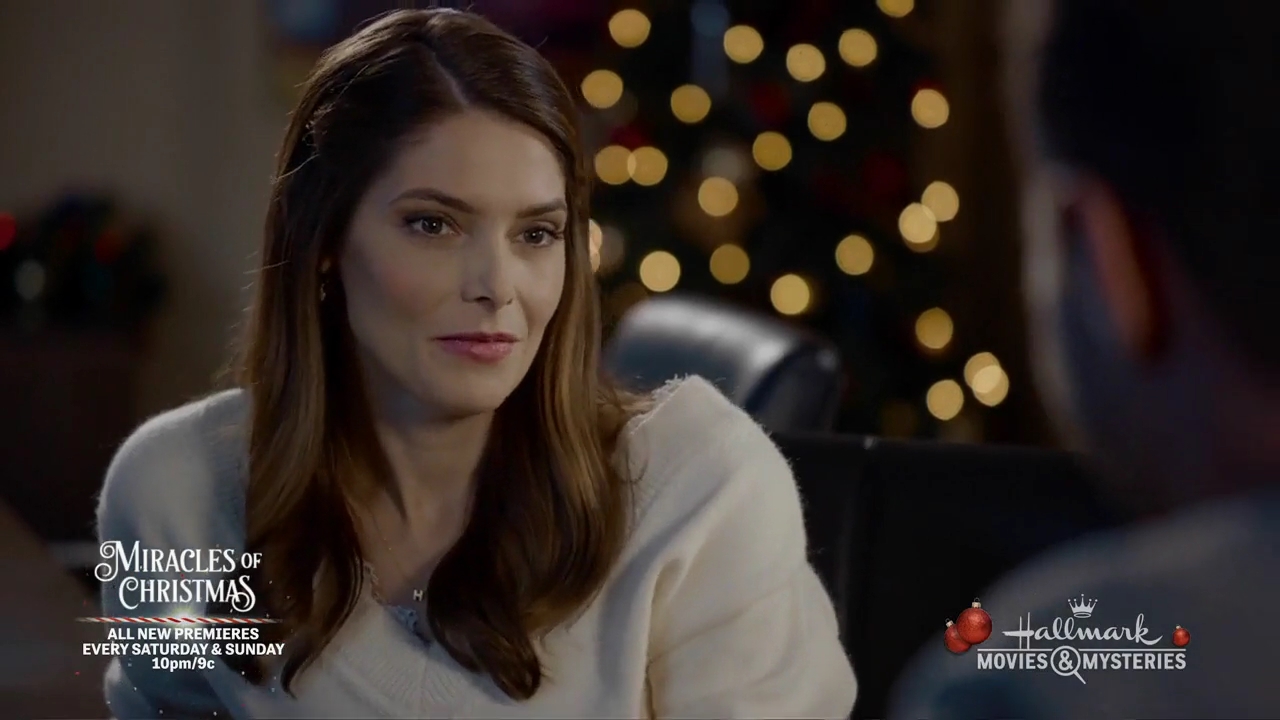 Ashley-Greene-dot-nl_ALittleChristmasCharm2071.jpg