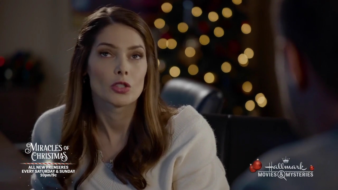 Ashley-Greene-dot-nl_ALittleChristmasCharm2077.jpg