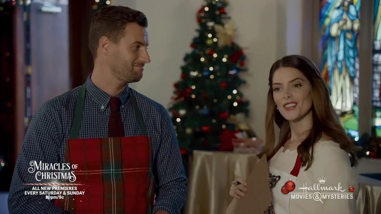 Ashley-Greene-dot-nl_ALittleChristmasCharm2096.jpg