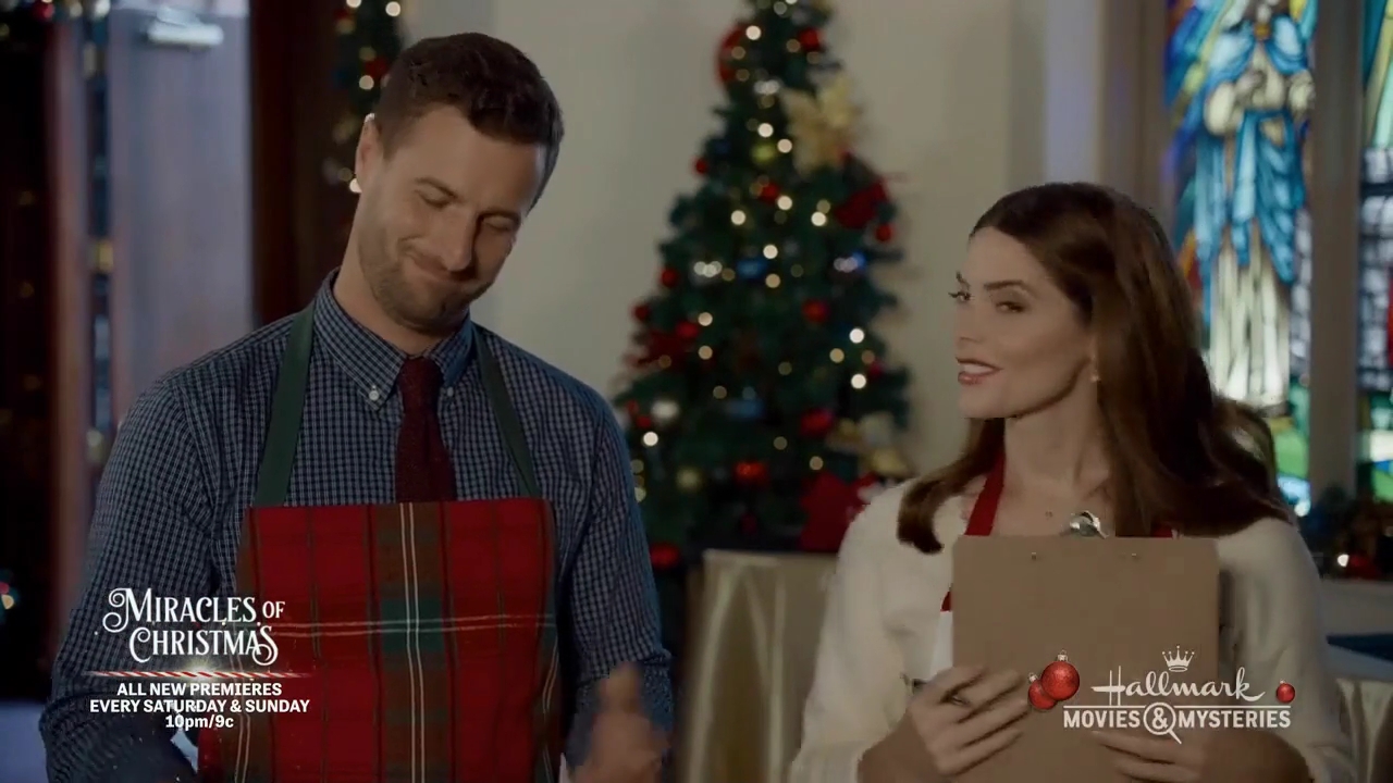 Ashley-Greene-dot-nl_ALittleChristmasCharm2097.jpg